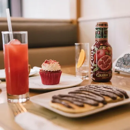 فندق مبيت وإفطار Elly's *