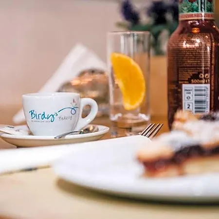 فندق مبيت وإفطار Elly's 4*