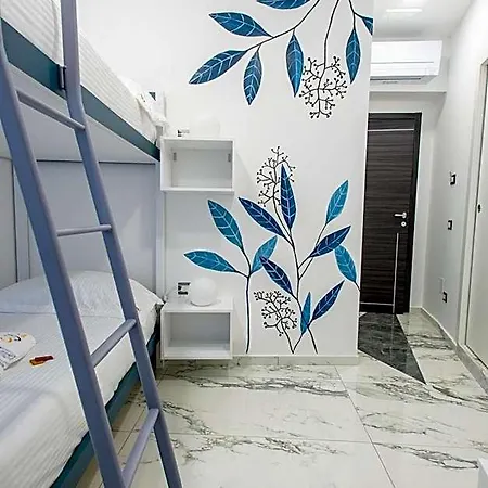 Elly's فندق مبيت وإفطار 4*